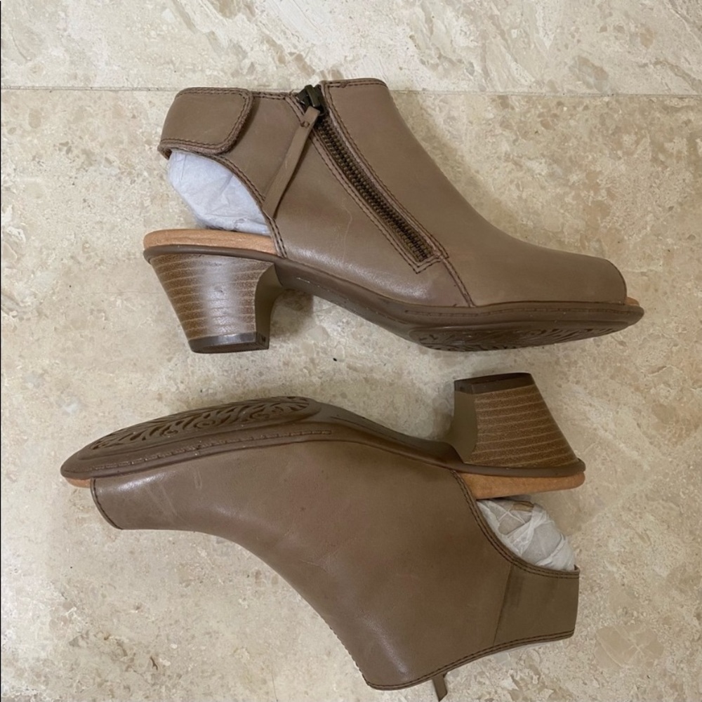 ❣️Tan Backless Ankle Heeled Boots❣️